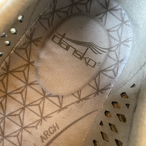 Shoes - Picture 6 of 7